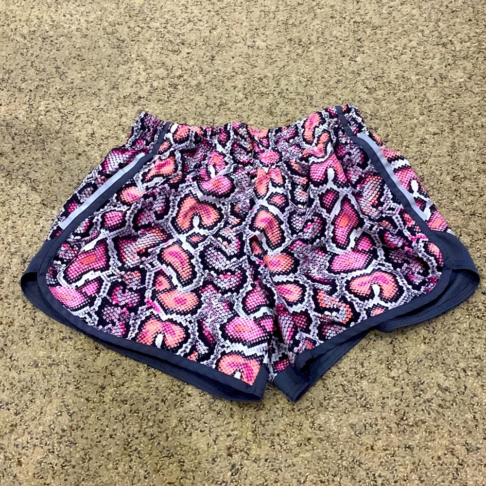 Tag is gone and brand is unknown. Bought for the gym and never wore.
